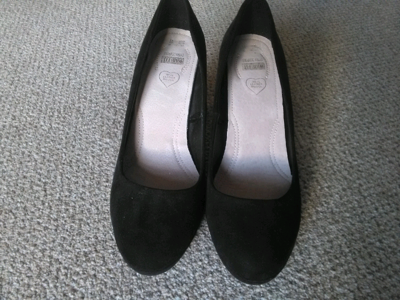 size 9 wide heels